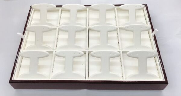 A tray of white plastic dividers with a t shaped design.