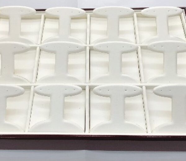 A tray of white plastic dividers with a t shaped design.