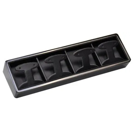 A black box with the word " tit " written in it.